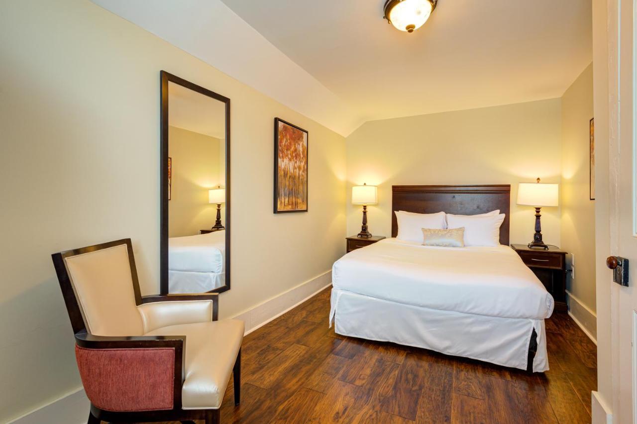 St George Suites By Hoco Hotels Collection สตราตฟอร์ด ภายนอก รูปภาพ